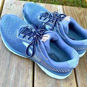Women’s brooks sneakers ghost 12 9.5